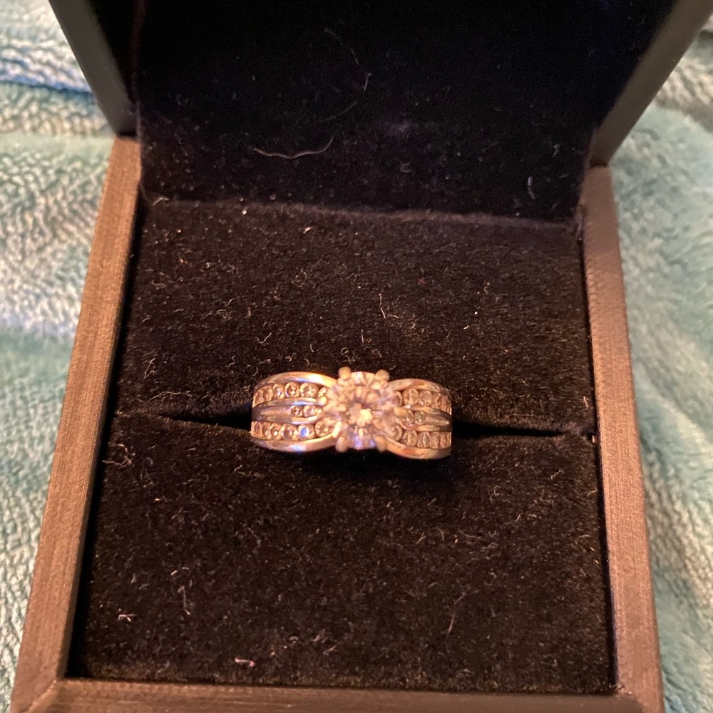 Beautiful solid silver 925 and CZ ring